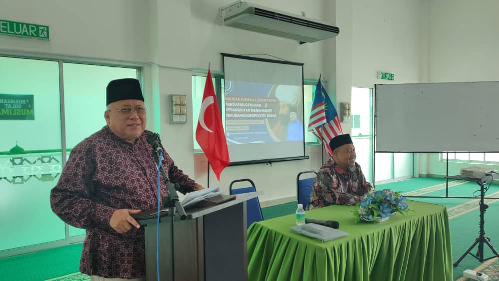 Presiden Wadah Pencerdasan Umat Malaysia (WADAH), Dato’ Hj. Ahmad Azam Ab Rahman, telah menyampaikan pembentangan ketiga dan ucapan perasmian penutup di penghujung Seminar Nahdah Ummah: Legasi Fatih yang berlangsung di Masjid Muhammad Al-Fatih, Taman Jati, Ipoh.