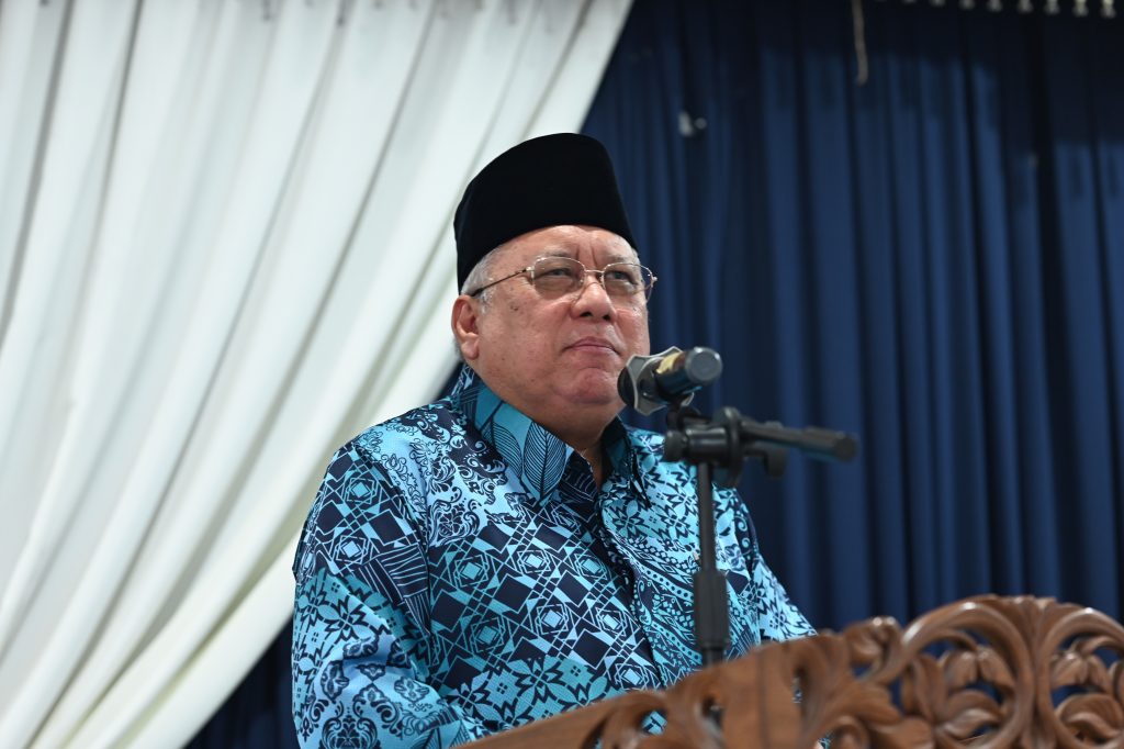 Kolej Dar al-Hikmah, KDH, Skim Infaq Makanan Tambahan, WADAH, Dato’ Ahmad Azam Ab Rahman, Infaq, Tabung Infaq KDH, Ekonomi Ummatik, Kebajikan Pelajar, Bantuan Makanan, Pelajar Islam, Pendidikan Islam, Program Prihatin, Dakwah Bil Hal, Agenda Madani, Pemberdayaan Umat, Solidariti Siswa, Kepimpinan KDH, Kolej Islam Malaysia, Prihatin Umat