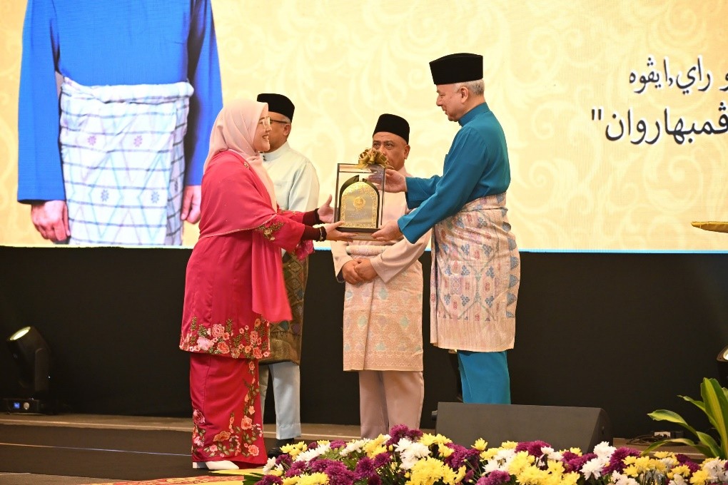 Dr. Hjh. Farah Syazwani